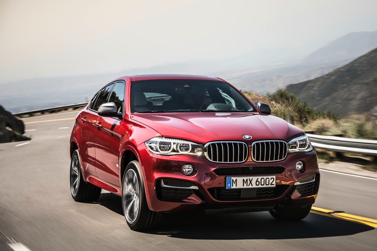 Η BMW αποκάλυψε και επίσημα τη νέα X6 (VIDEO)