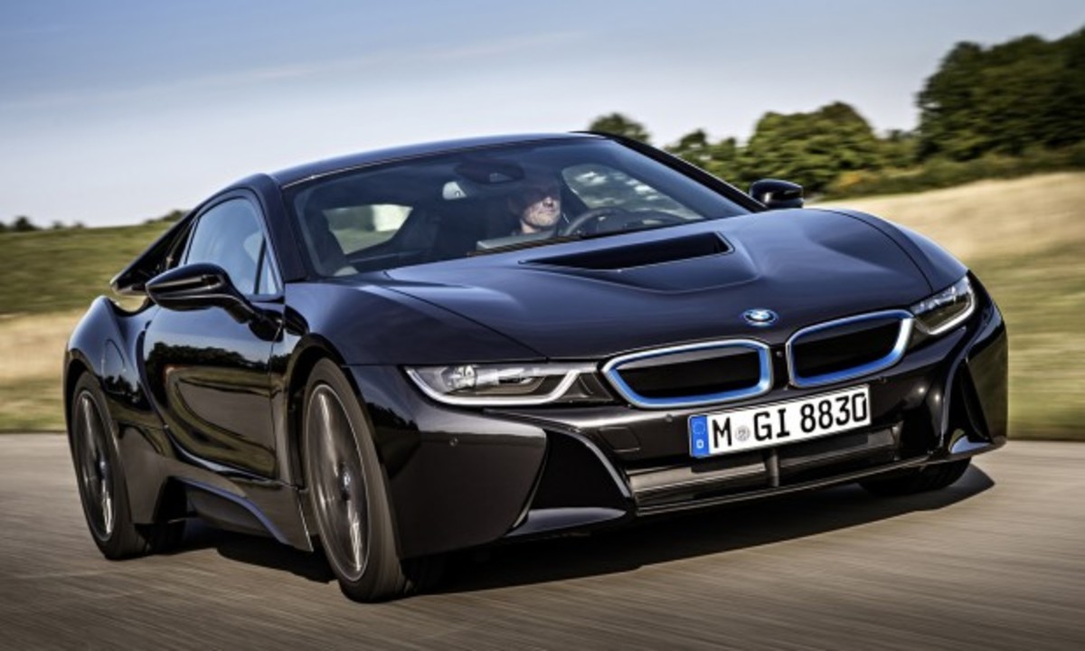 H BMW προβάλλει τις επιδόσεις του i8 (VIDEO)