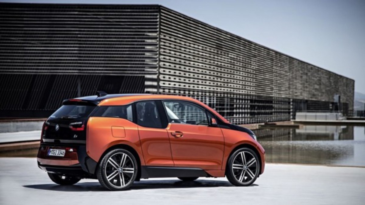 Το BMW i3 ανησυχεί την Tesla που επιστρατεύει την… ΙΚΕΑ!