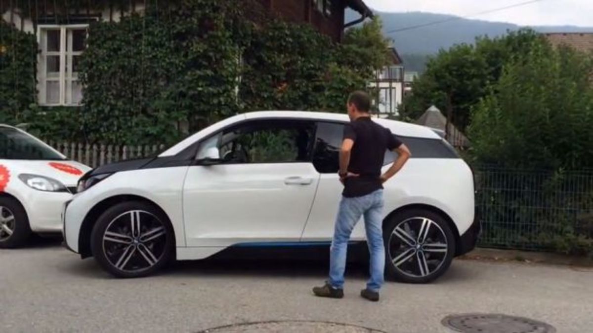 Το BMW i3 μπορεί να παρκάρει εντελώς μόνο του (VIDEO)
