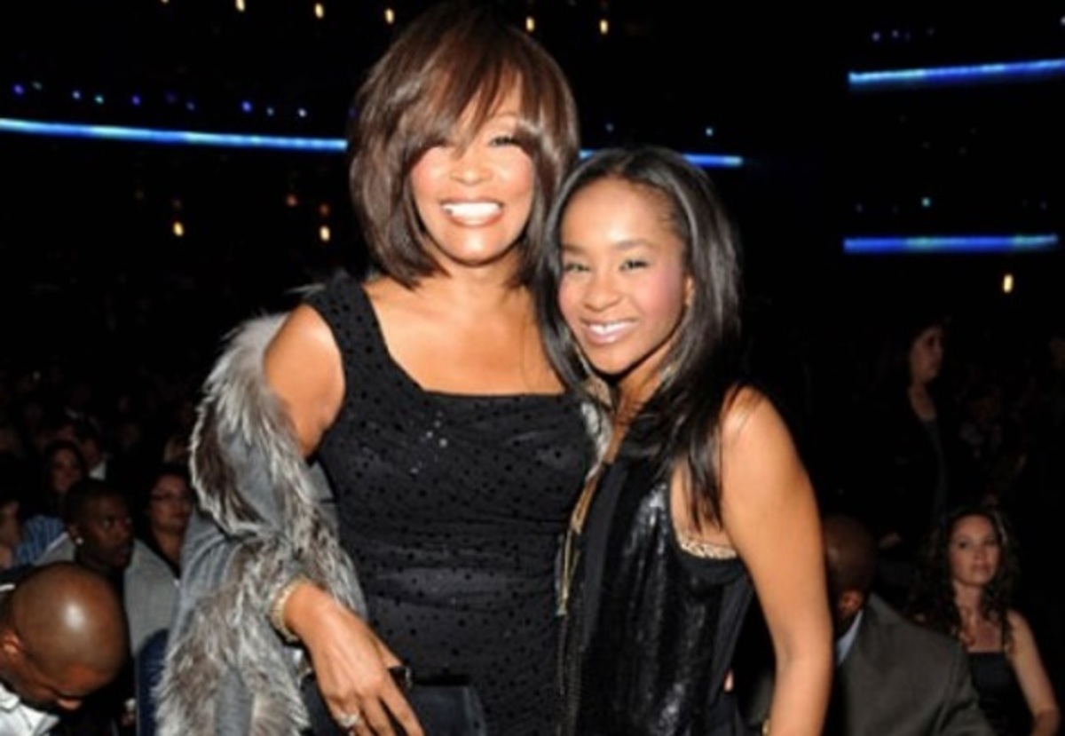 Απίστευτο: Η κόρη της Houston είναι σε κώμα και οι οικογένειες σε “πόλεμο” για τα σχέδια της… κηδείας!