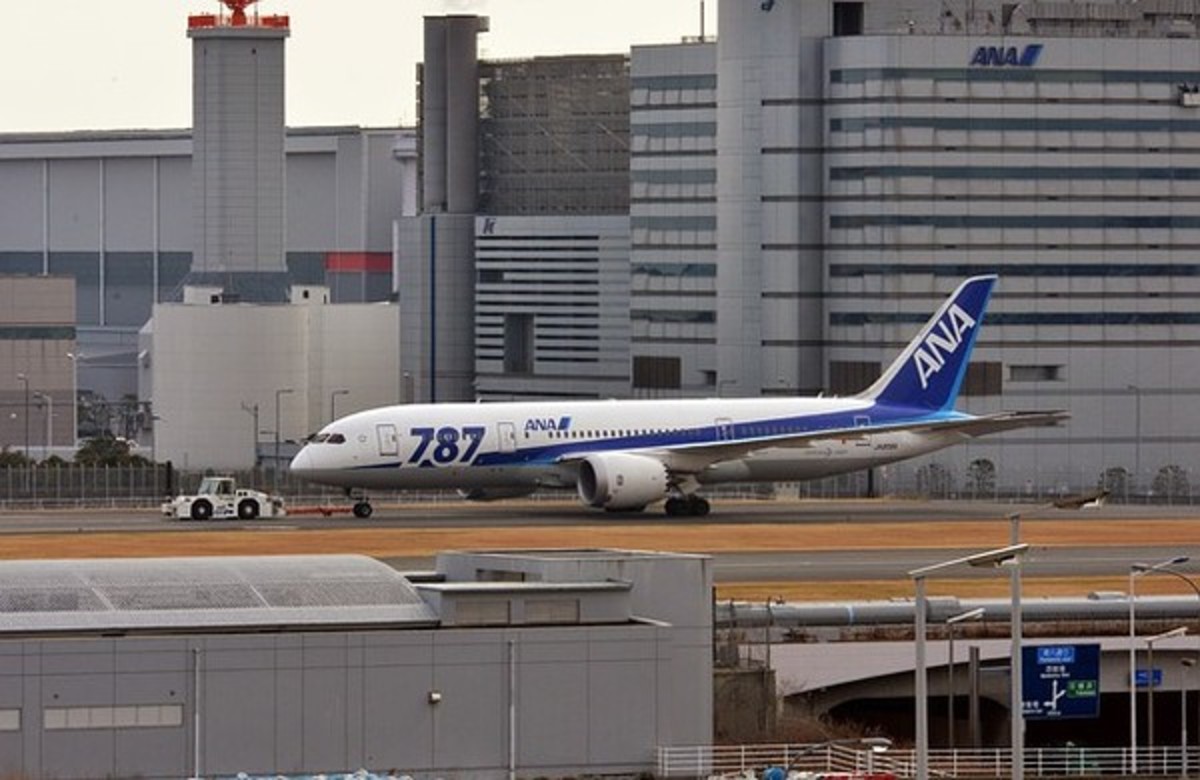 Ιαπωνία: Συνεχίζεται η έρευνα για τα Dreamliner – Ακυρώθηκαν 335 πτήσεις