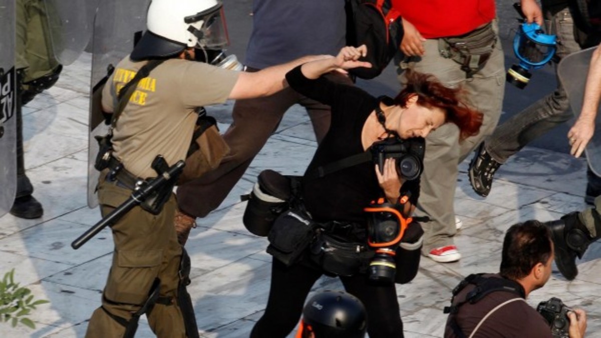 Οκτώ μήνες με αναστολή στον αστυνομικό που χτύπησε την Τατιάνα Μπόλαρη