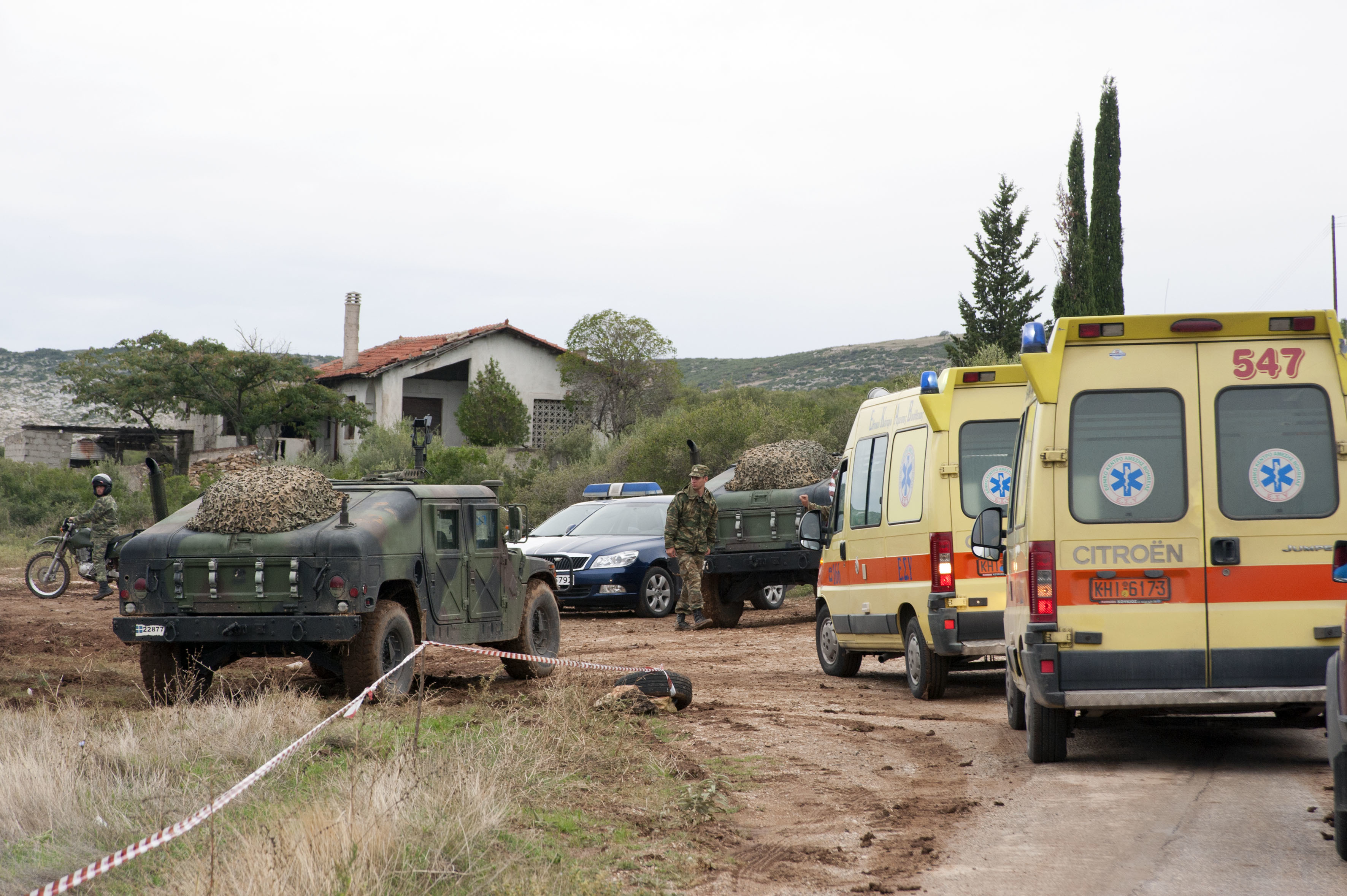 Βαρύ το πένθος! Δυο λοχίες 33 και 34 ετών και ένας δεκανέας πεζοναύτης 19 ετών οι νεκροί από την έκρηξη στο πεδίο βολής στον Βόλο