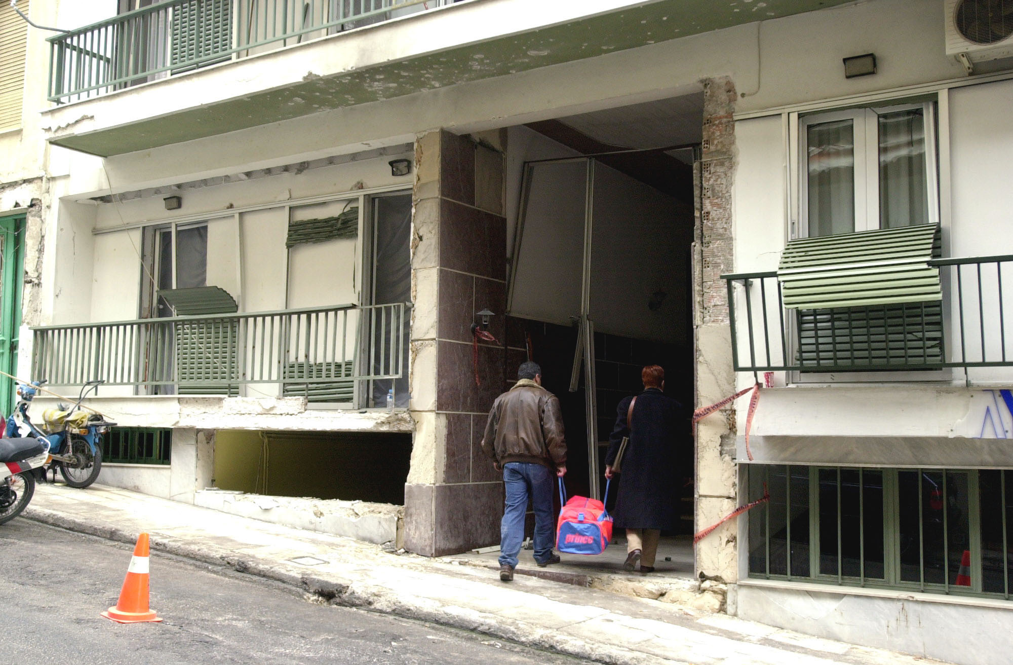 Άρχισαν ανακρίσεις για τη βόμβα στον Β. Μιχαλολιάκο το 2001