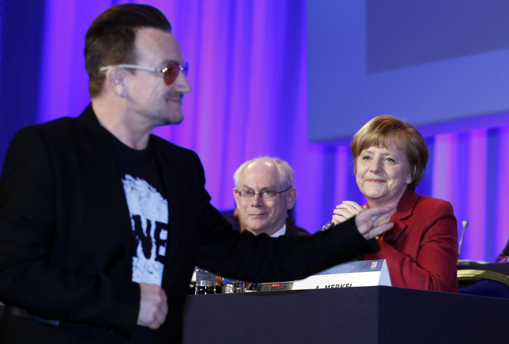 Ταύρος εν… υαλοπωλείω ο Bono: Η τρόικα μας “πήδηξε”! Καρφιά κατά Μέρκελ