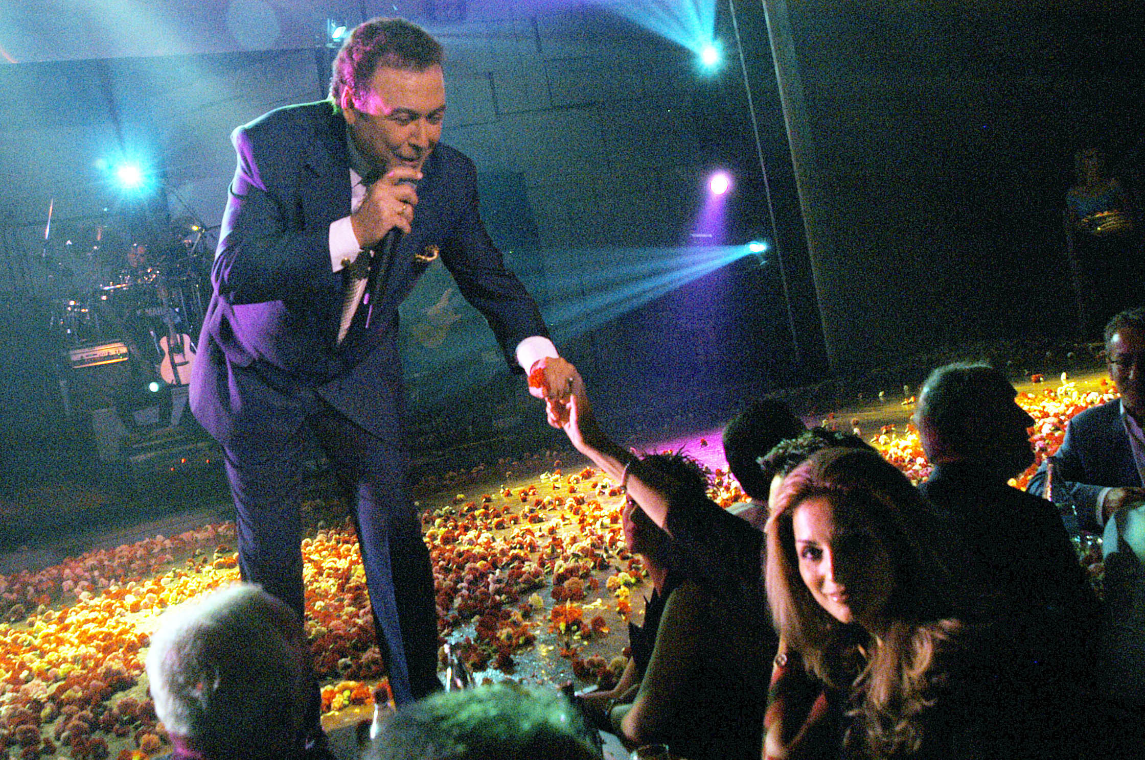 Το ΣτΕ δικαίωσε μερικώς τον τραγουδιστή Τόλη Βοσκόπουλο για φορολογικά πρόστιμα