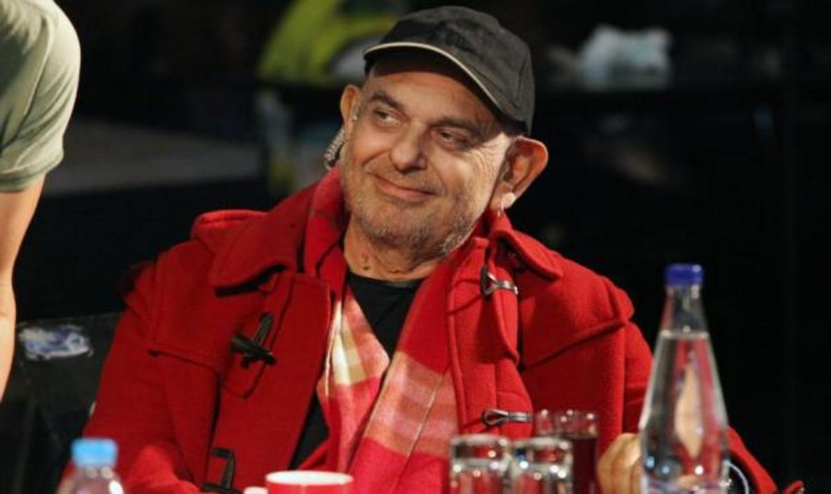 Σάκης Μπουλάς: “Είμαι μια χαρά κι ας με έχουν πεθάνει τέσσερις φορές…”