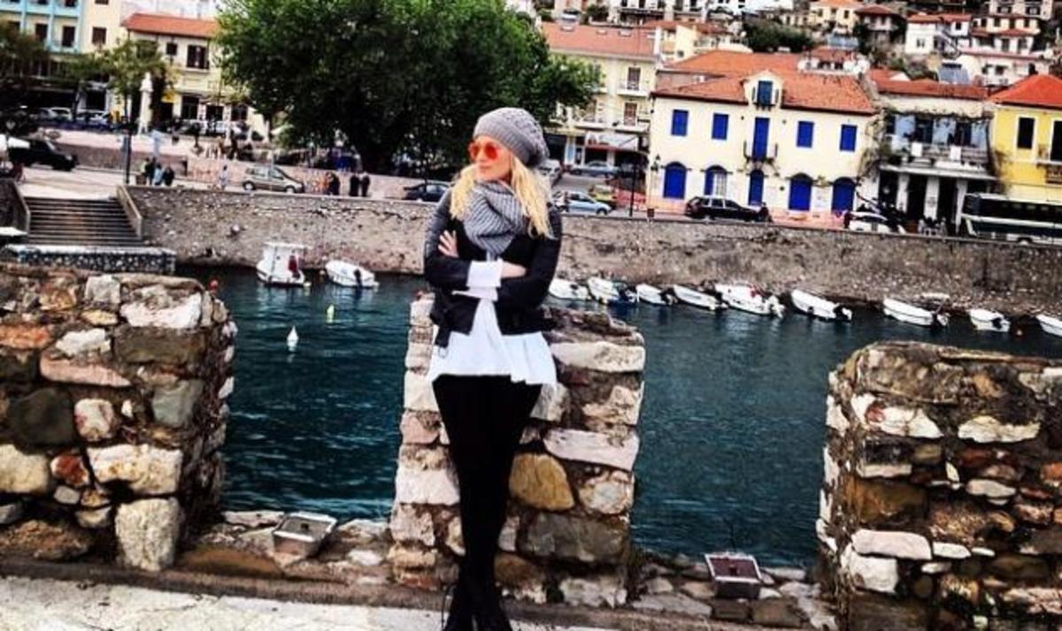 Νάντια Μπουλέ: Οι διακοπές στη Ναύπακτο με τον μπαμπά της
