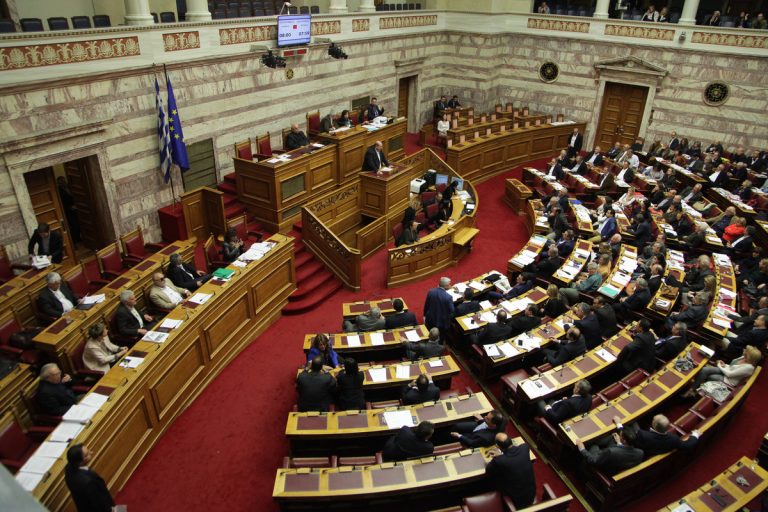 Υπερψηφίστηκαν τα προαπαιτούμενα με την κυβέρνηση λαβωμένη – Αντάρτικο από ΑΝ.ΕΛ και Βαγενά