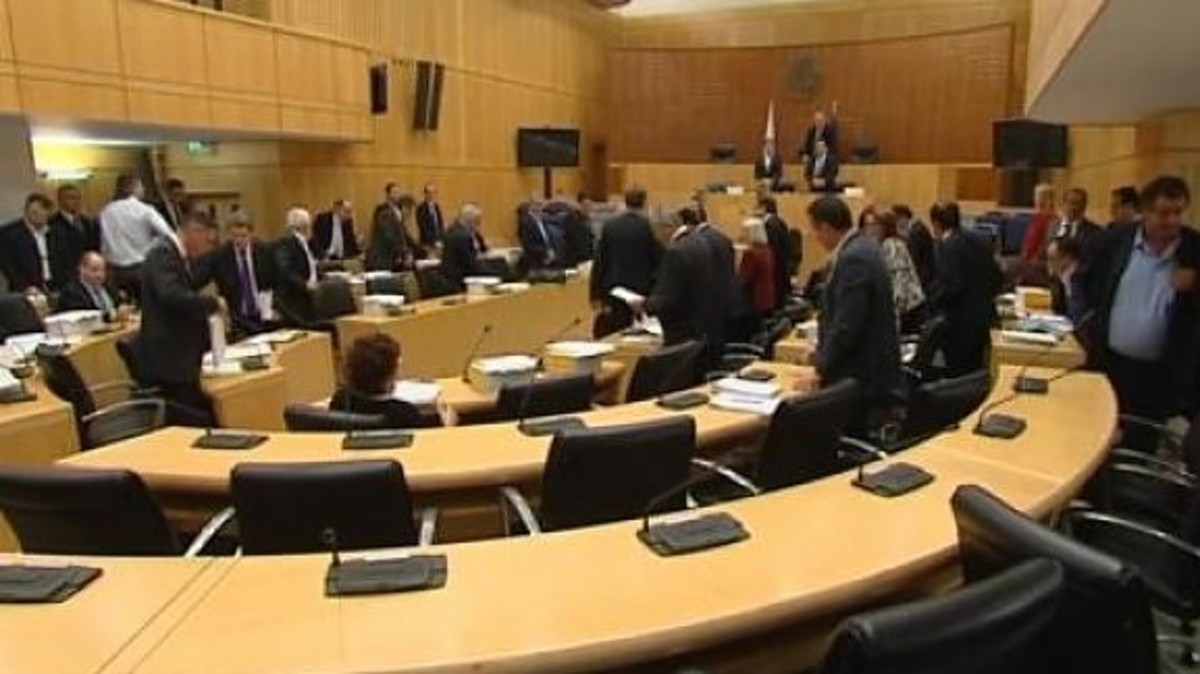 Αντιδράσεις βουλευτών της Κύπρου για το νομοσχέδιο των συντάξεών τους – “Κι εμείς δεχθήκαμε περικοπές” (VIDEO)