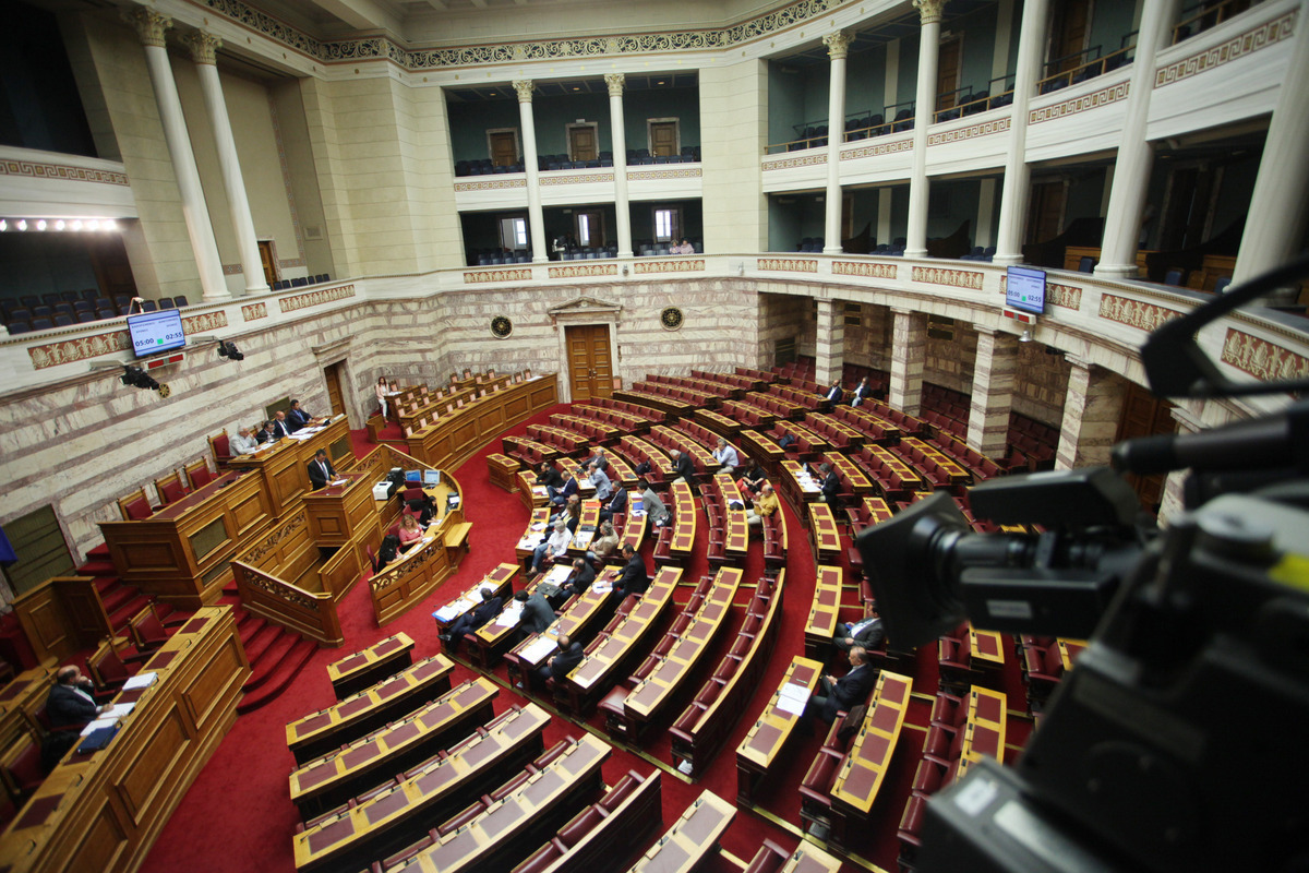 Απρόθυμοι οι υπουργοί να απαντούν στις επίκαιρες ερωτήσεις – Επανέρχεται η “Ζωή”;