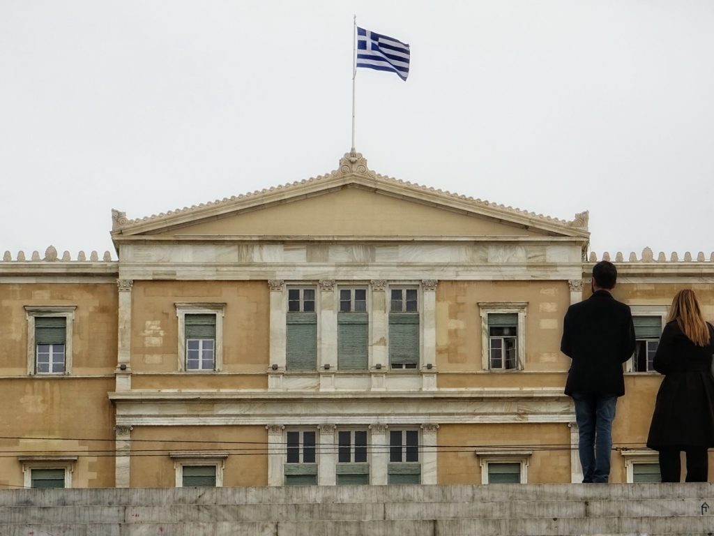 Δύο υπουργοί και τρεις βουλευτές απειλούνται με άρση της ασυλίας