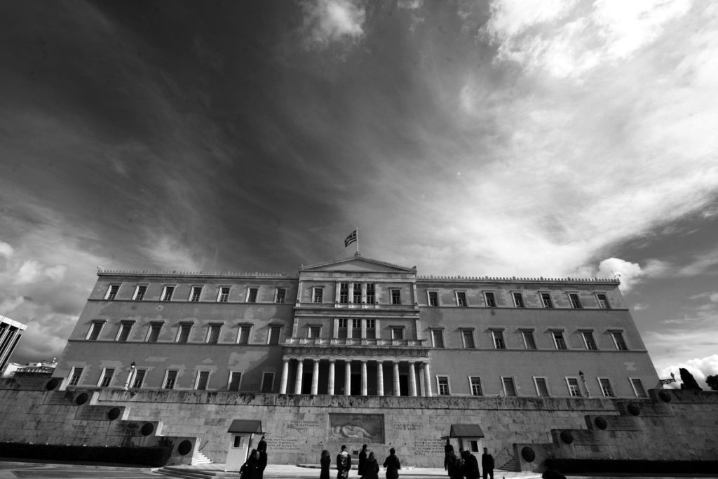 Σενάριο τρόμου από τη Γερμανία για την Ελλάδα – Έλεγχος κεφαλαίων ή οικονομική απομόνωση – Οι φωνές για τρίτο Μνημόνιο