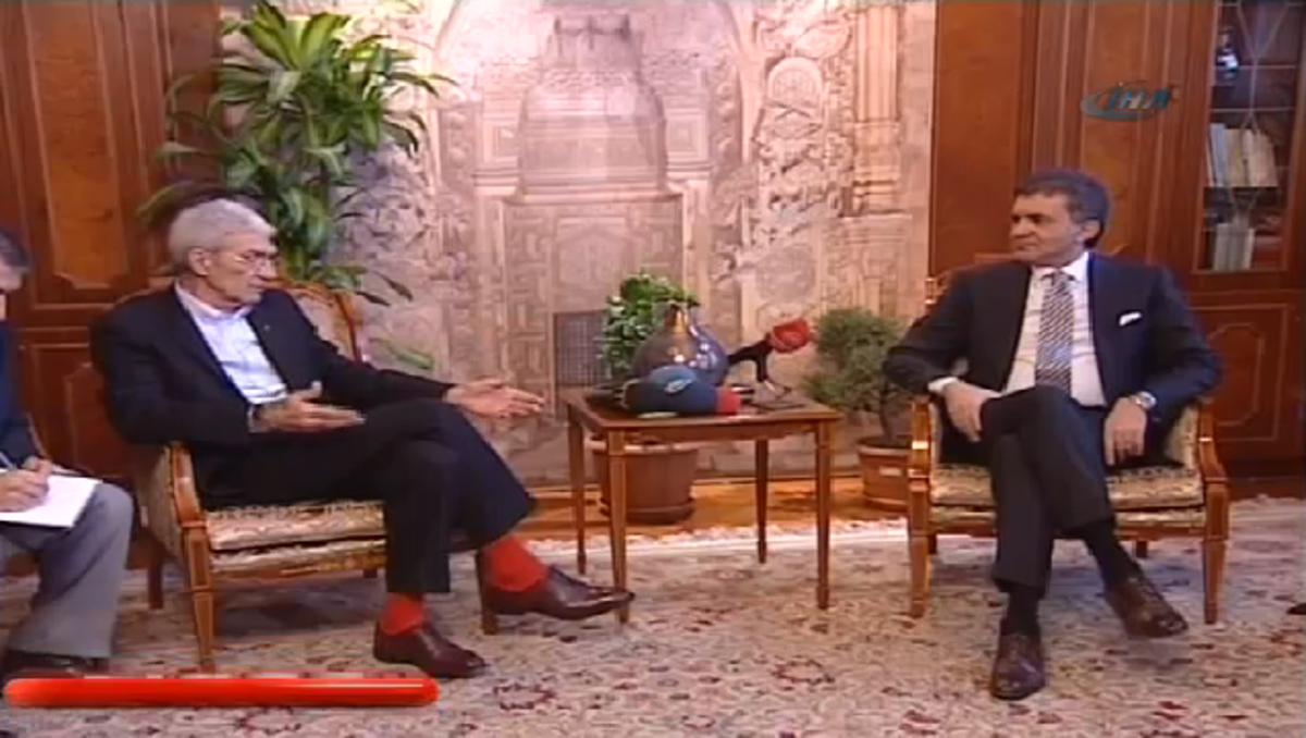 Οι κόκκινες κάλτσες του Μπουτάρη τράβηξαν την προσοχή των Τούρκων!