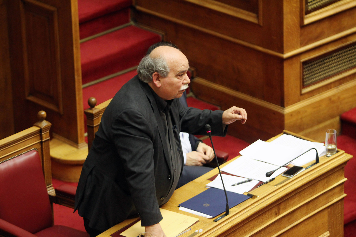 “Αδειάζει” το Μαξίμου τον Βούτση για τη μη πληρωμή του ΔΝΤ εάν δεν εκταμιευτεί δόση