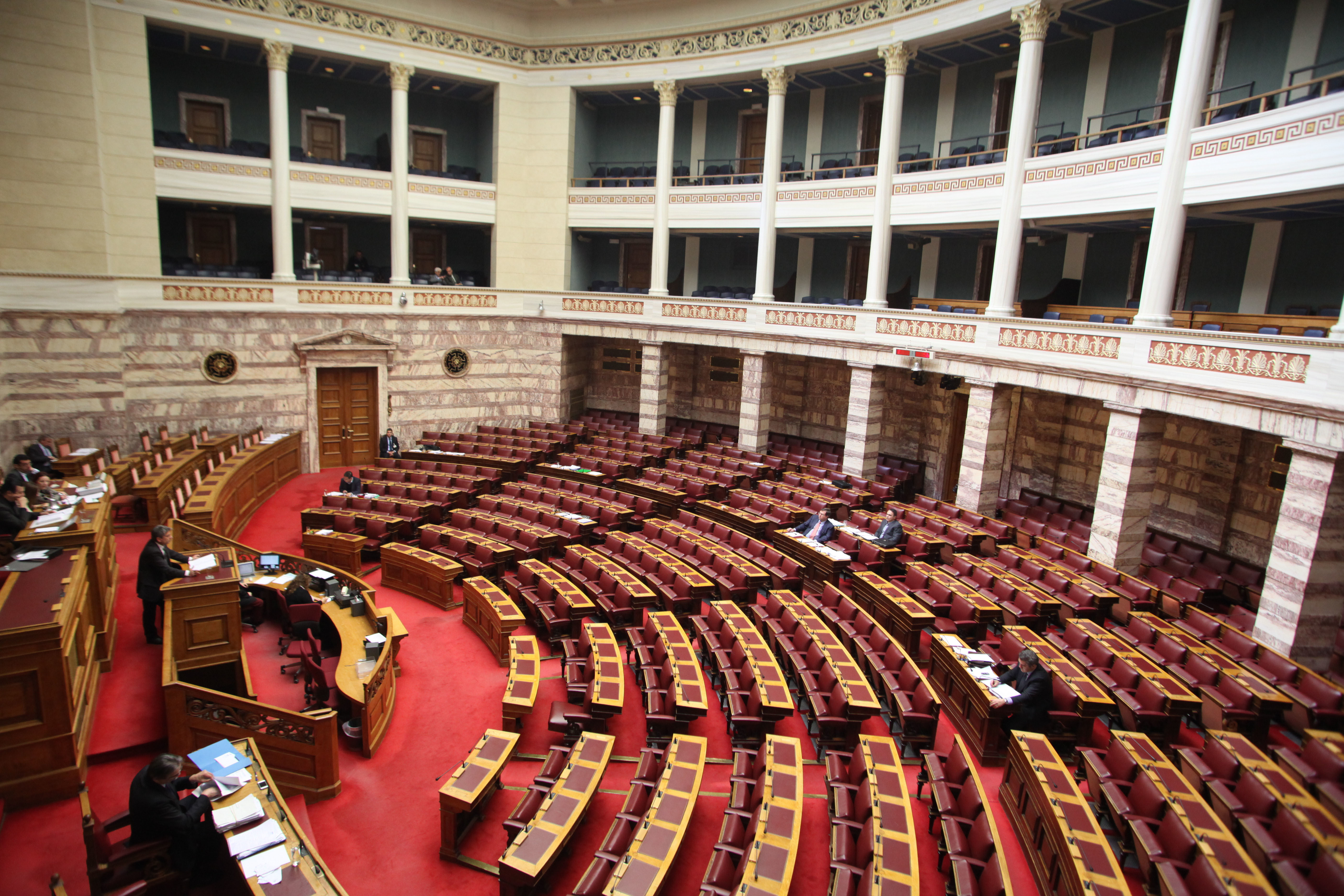 Οι υπουργοί “σνομπάρουν” τη Βουλή