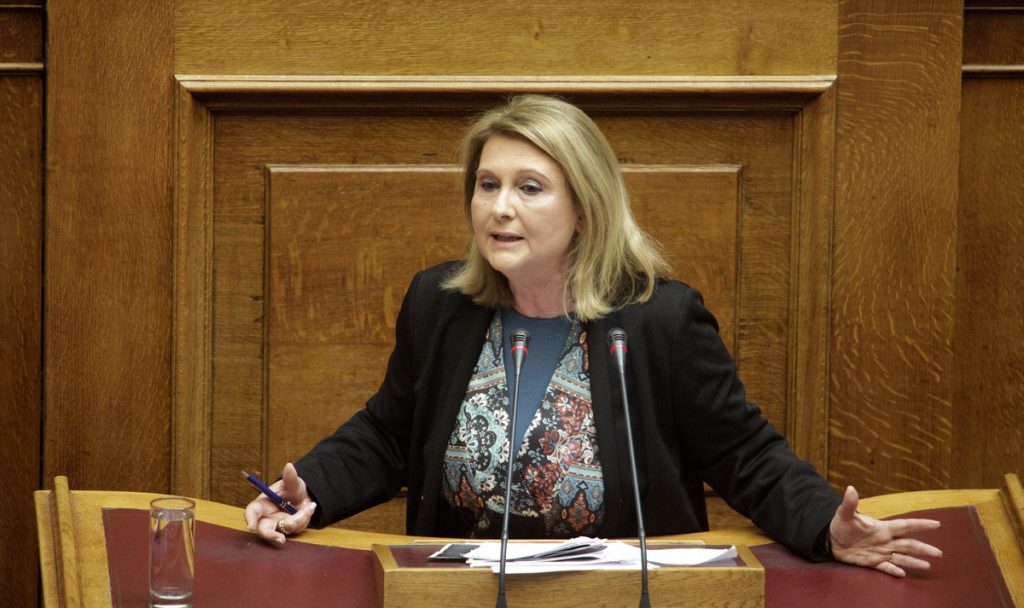 Καυγάς στη Βουλή για το χαρτί υγείας – Απειλεί με μηνύσεις η Βούλτεψη