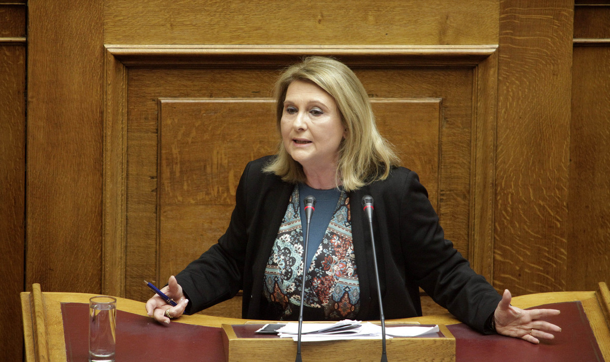 Καυγάς στη Βουλή για το χαρτί υγείας – Απειλεί με μηνύσεις η Βούλτεψη