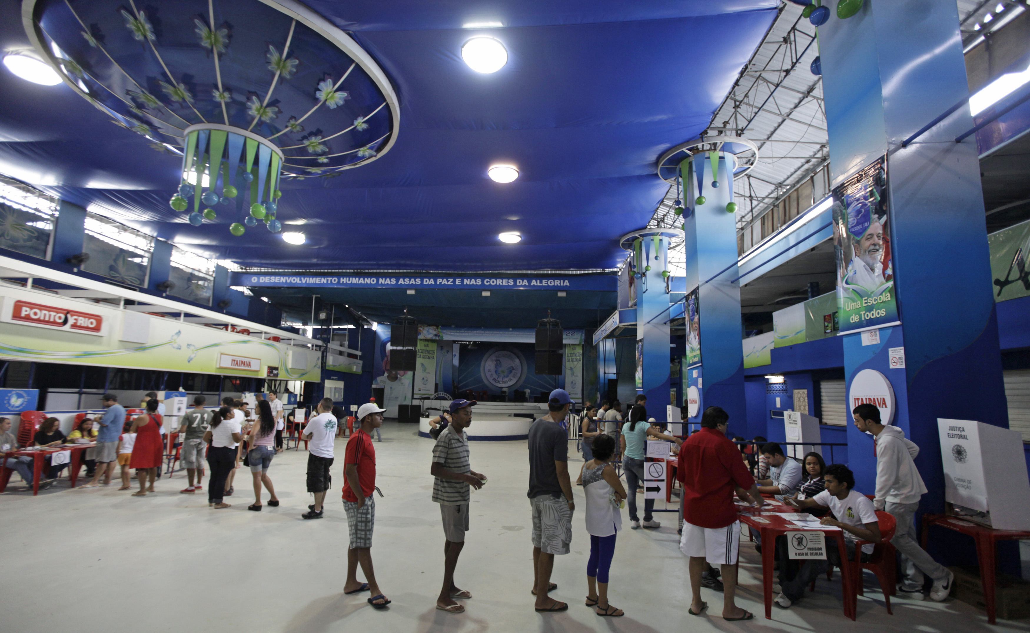 Βραζιλία: Σαφές προβάδισμα της Ρούσεφ