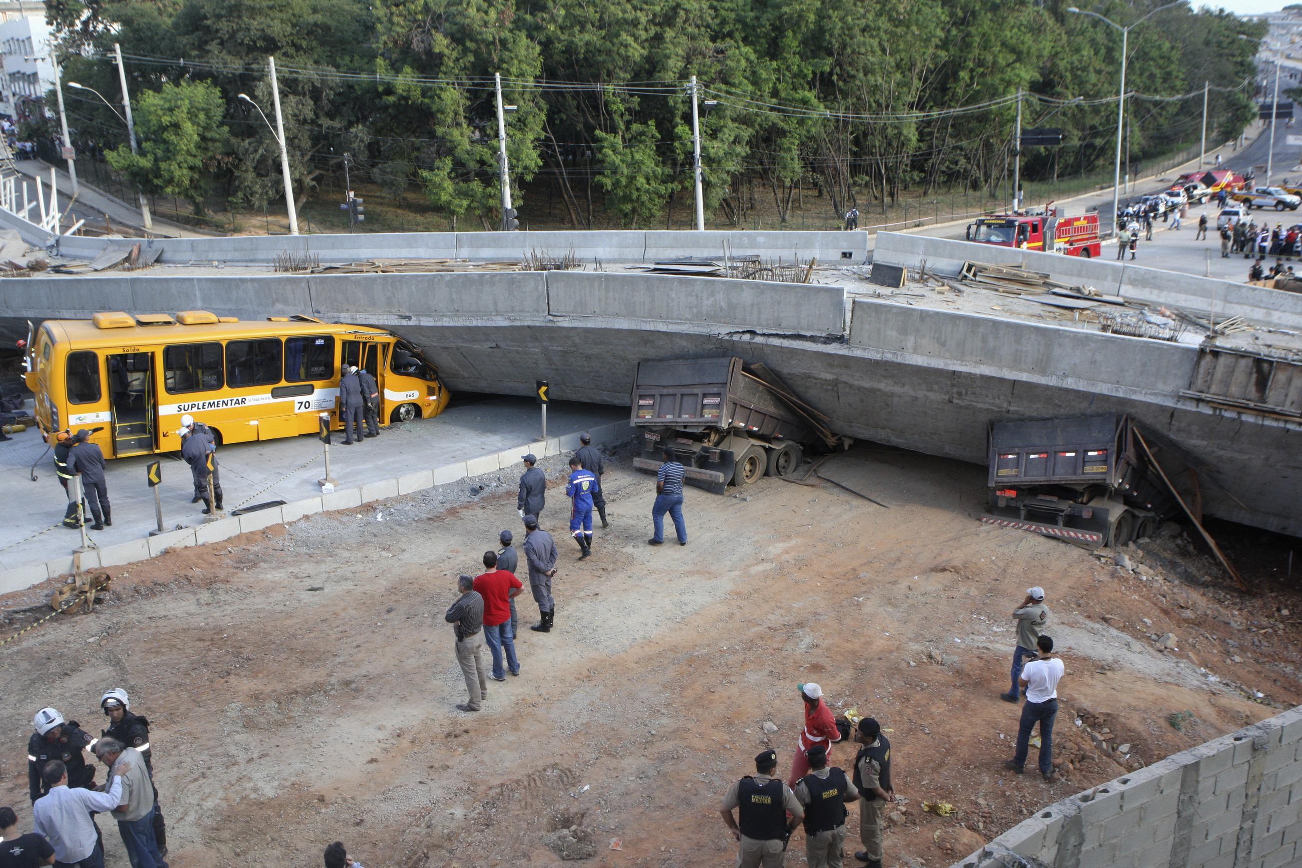 Νέα τραγωδία στη Βραζιλία: Κατέρρευσε υπό κατασκευή κόμβος, δυο νεκροί – Συγκλονιστικές φωτό