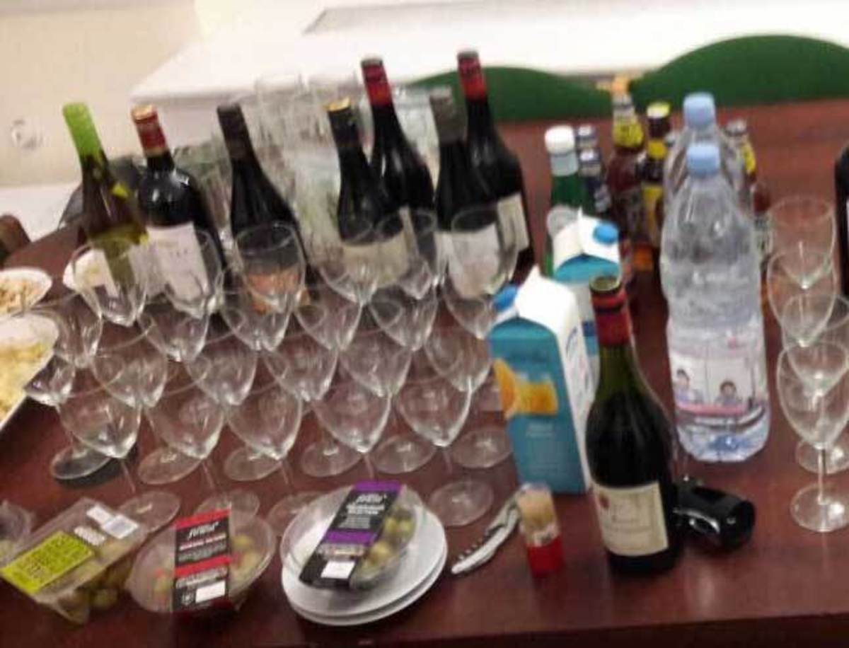 Γιόρτασαν το Βrexit με ελληνικές ελιές, γαλλικό κρασί και νερό από την Γαλλία [pic]