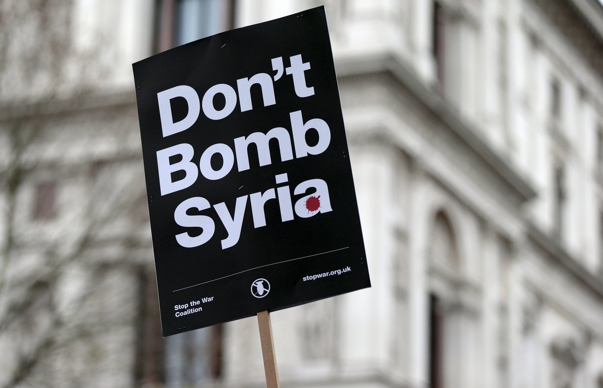 Επιδρομές στη Συρία: Η Βρετανία οδεύει προς… έγκριση, ο λαός της όχι! – Φωτογραφίες