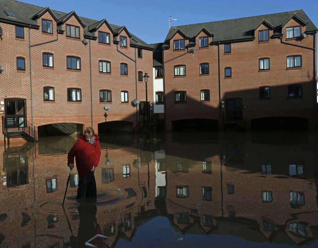 Δυο οι νεκροί από τις πλημμύρες στη Βρετανία