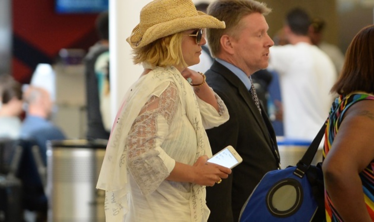 Η Spears απαντά με καυτά σορτσάκια σε όσους την κρίνουν για τα κιλά της