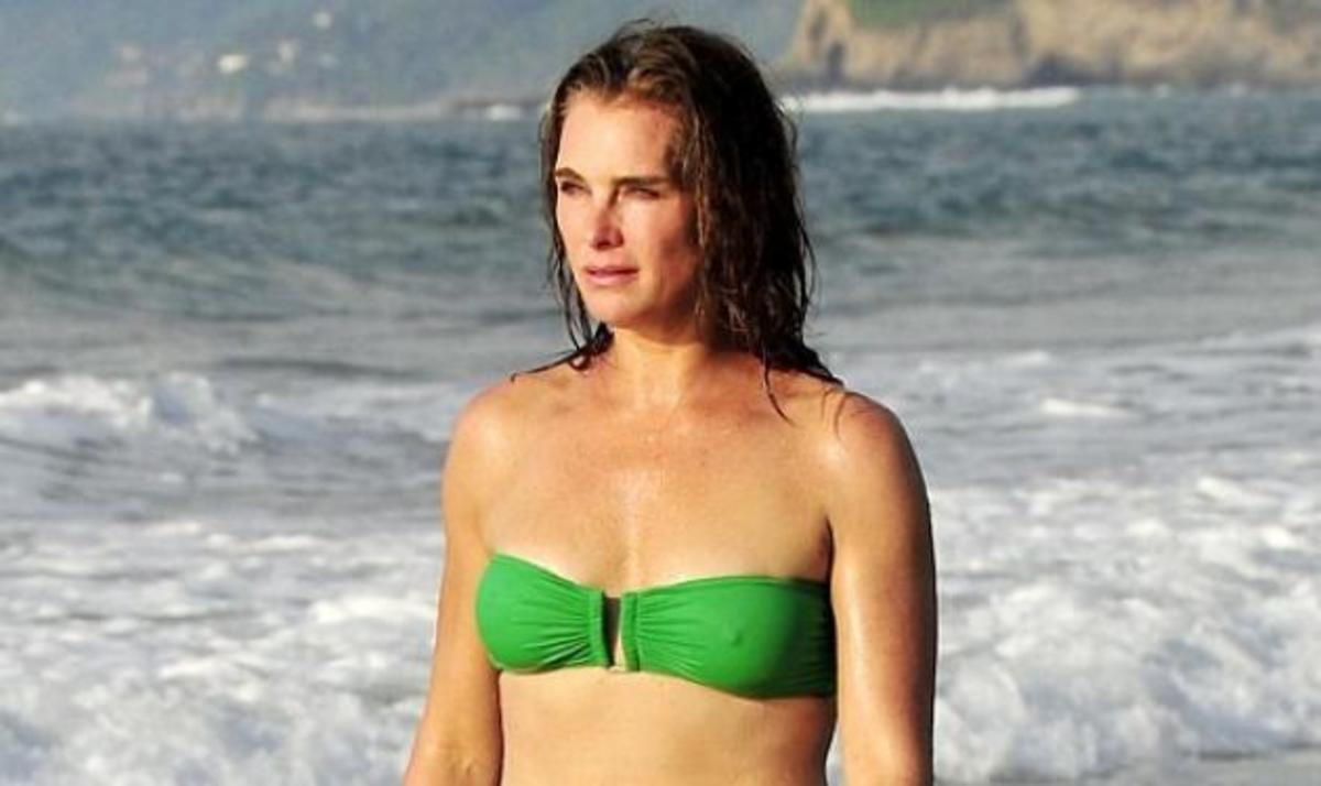 Brooke Shields: Με καυτό μπικίνι στα 49 της και χωρίς ρετούς!