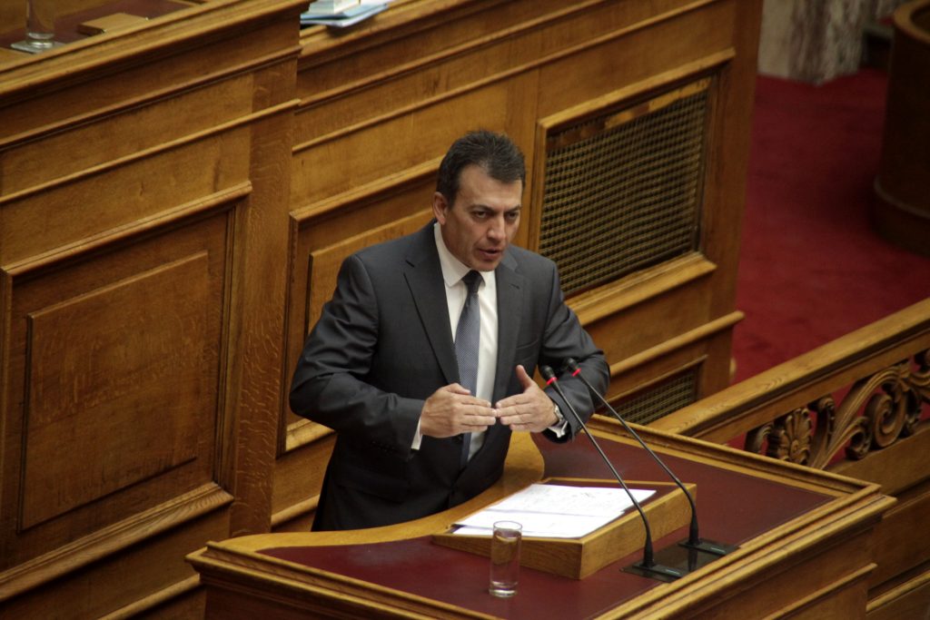 Με βαρύ οπλισμό ο Βρούτσης απέναντι στις απαιτήσεις της τρόικας για τα εργασιακά