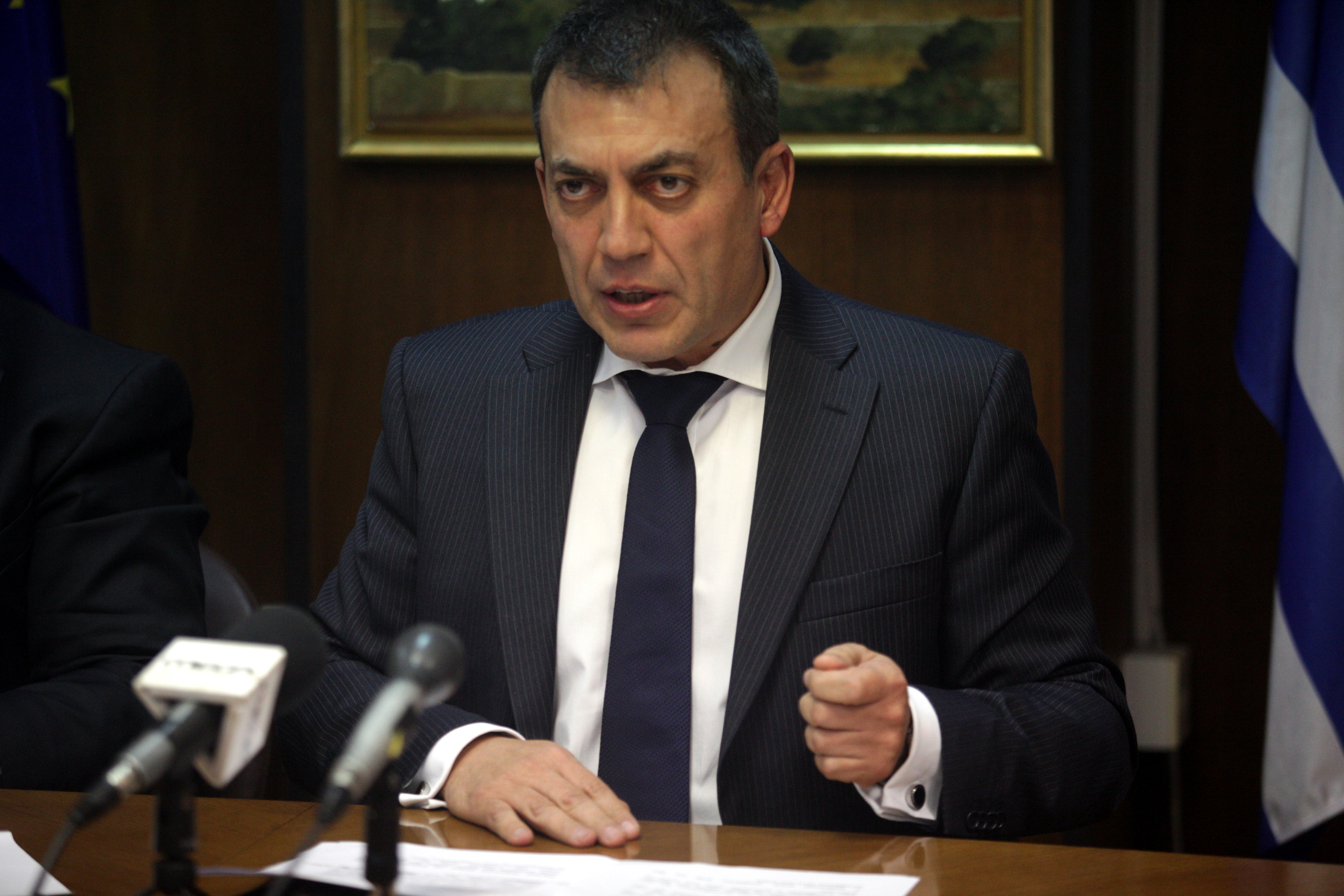 Τα βρήκαν τρόικα και Βρούτσης για 700 εκατ. ευρώ – Τι θα προβλέπει το νομοσχέδιο για τα ασφαλιστικά ταμεία