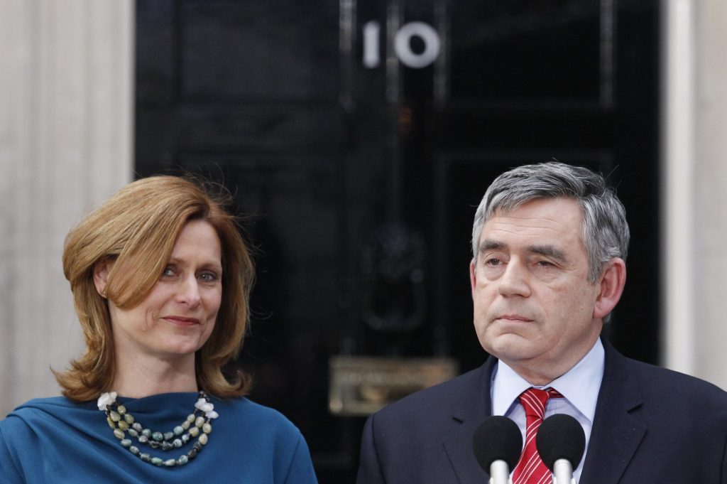 Ο τέως πρωθυπουργός της Βρετανίας Γκόρντον Μπράουν με τη συζυγό του. ΦΩΤΟ REUTERS