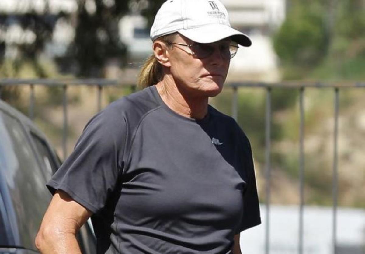 O πατριός της Κim Kardashian, έκανε πλαστική και έχει πλέον γυναικείο στήθος!