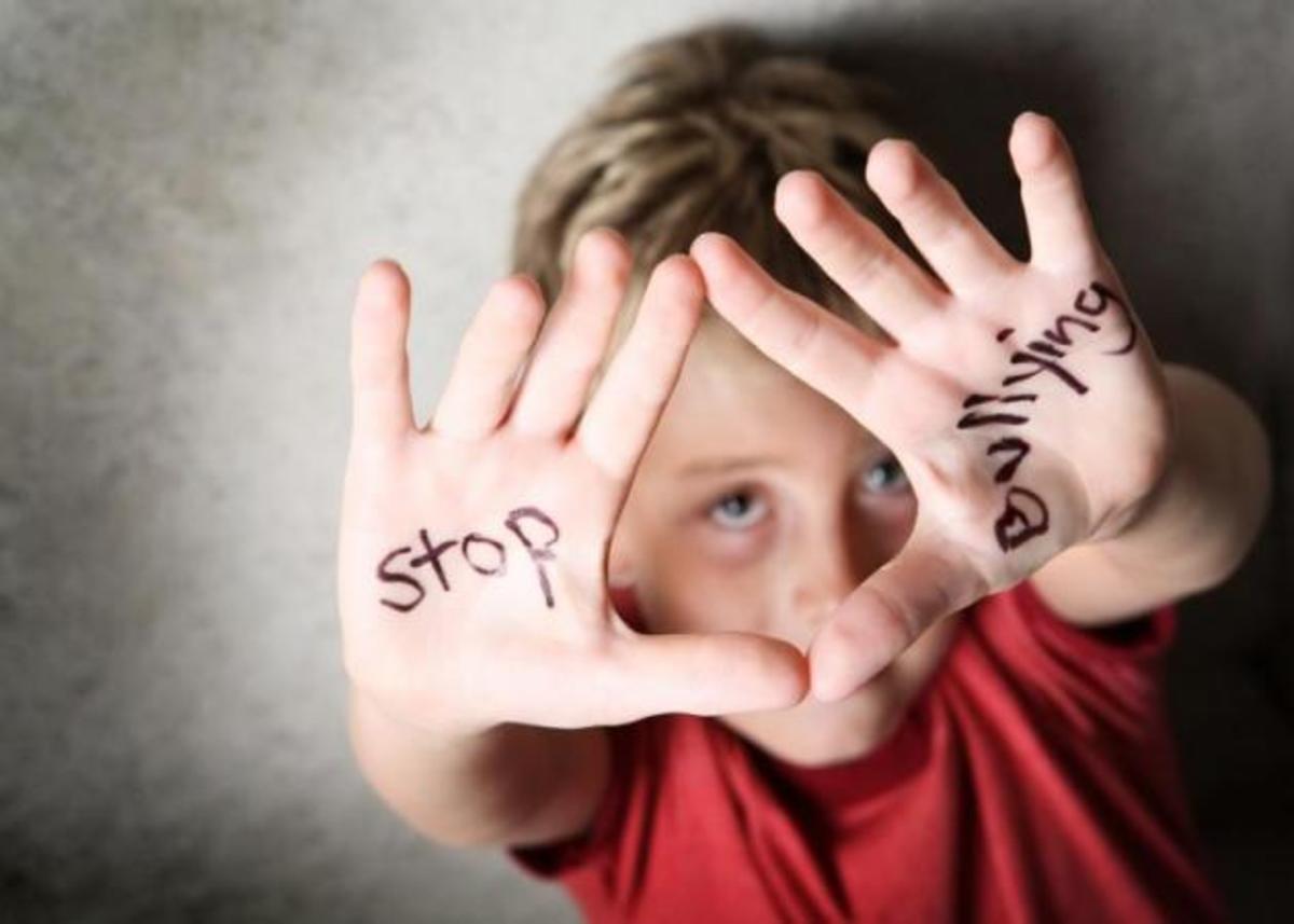 Πότε το πείραγμα γίνεται bullying; Η ψυχολόγος διευκρινίζει!