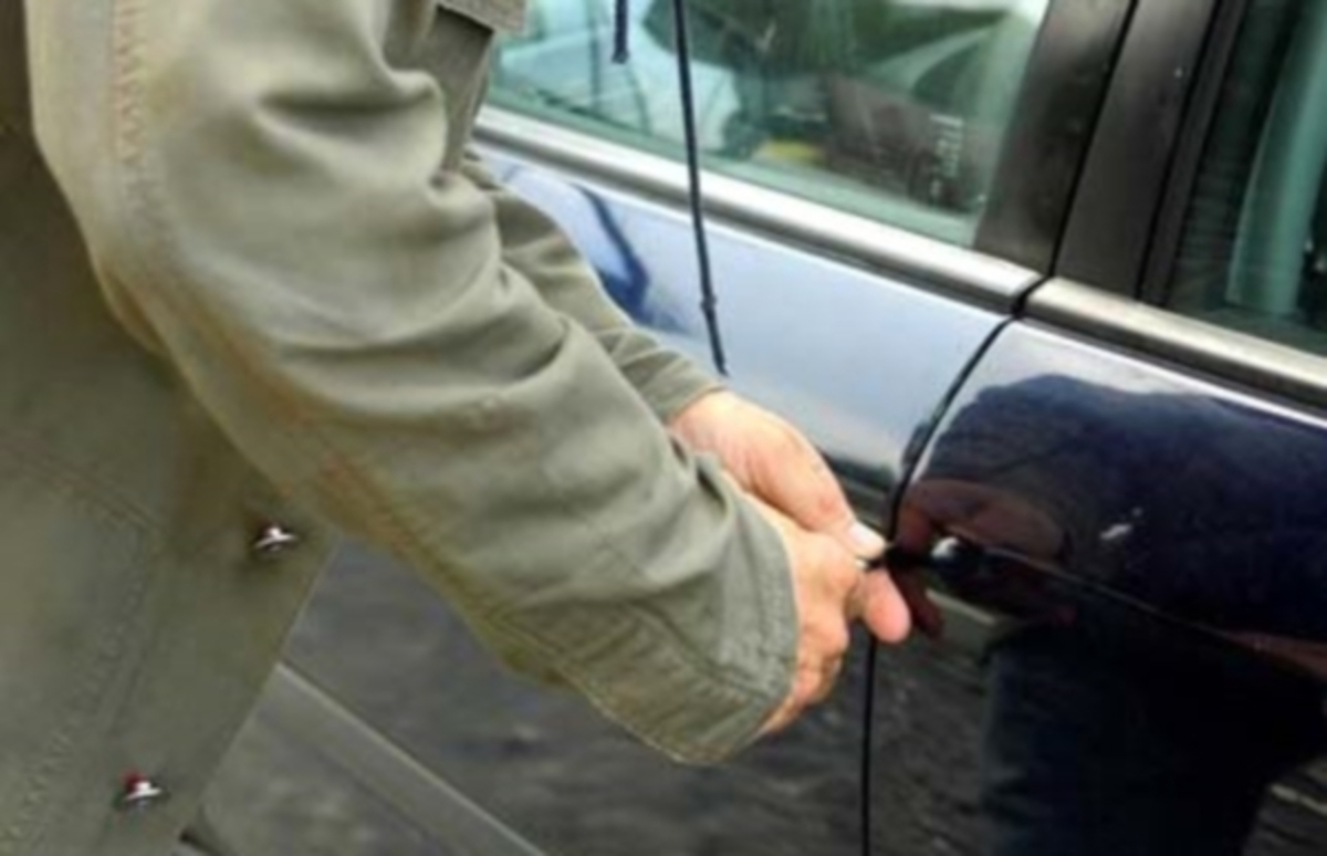 Διαρρήκτης αυτοκινήτων κατέληξε στο νοσοκομείο