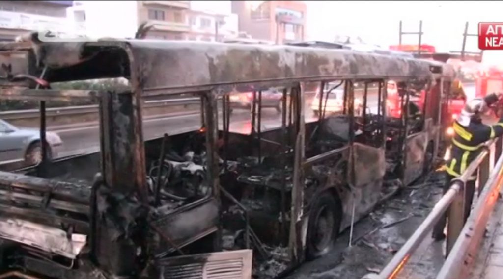 Λεωφορείο της ΕΘΕΛ τυλίχτηκε στις φλόγες!
