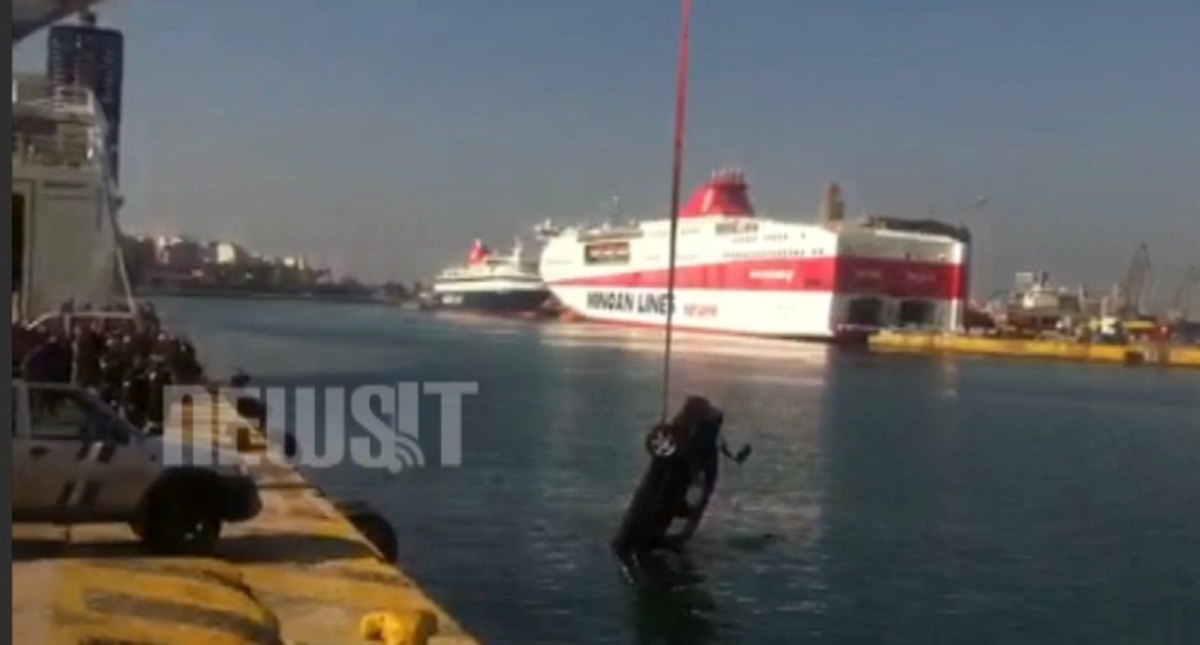 Πειραιάς: Βγάζουν το αυτοκίνητο