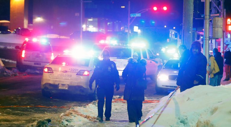 Τρόμος στον Καναδά – Εισβολή σε τζαμί στο Κεμπέκ με έξι νεκρούς