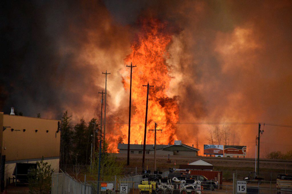 Καναδάς: Ορατή από το διάστημα η φωτιά! Απειλεί ολόκληρη πόλη (ΦΩΤΟ, VIDEO)