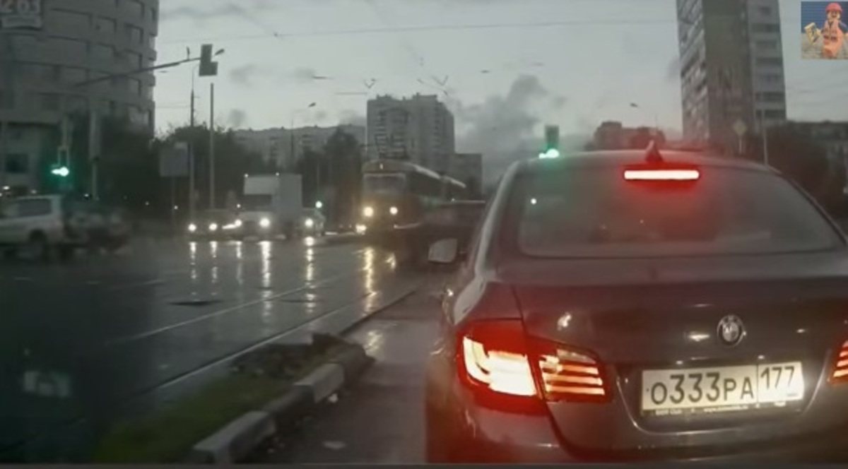 Αυτοκίνητο – φάντασμα ξεπηδά από το πουθενά!