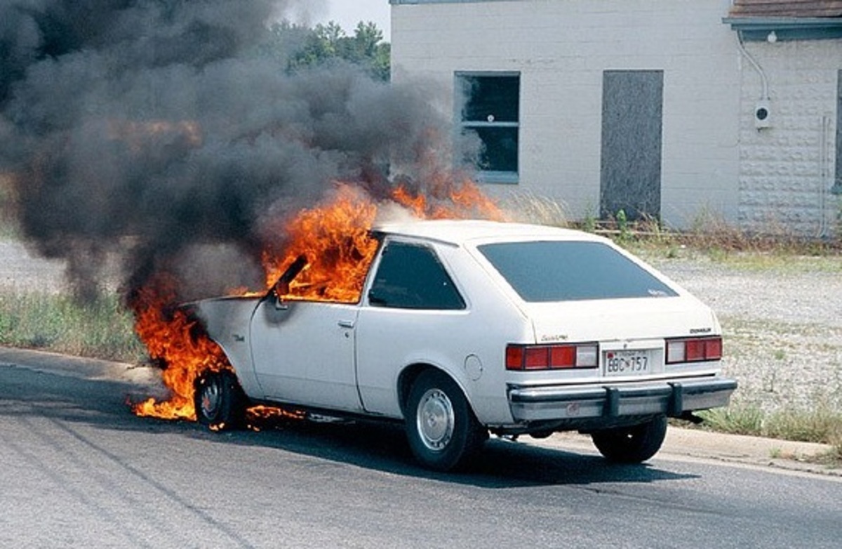 Έκαψε 102 αυτοκίνητα πολυτελείας – Καταδικάστηκε σε 7 χρόνια κάθειρξη