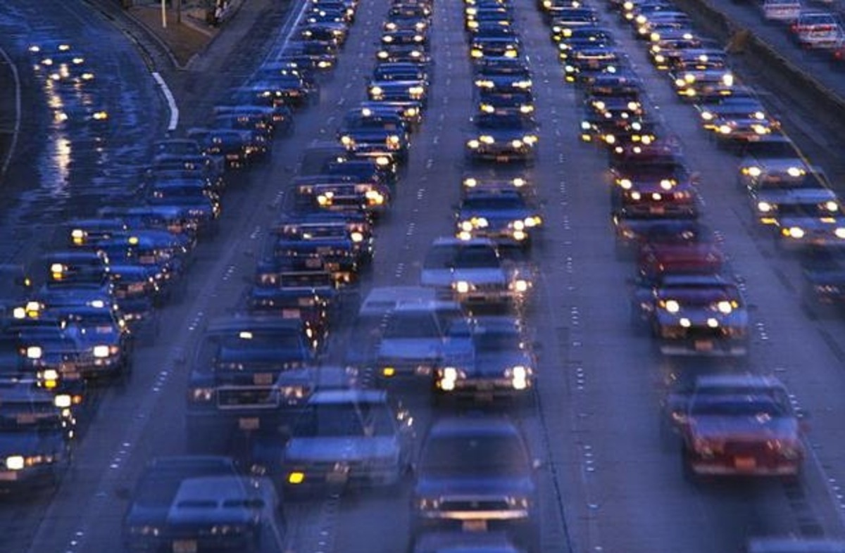 Κατακόρυφη πτώση στις πωλήσεις αυτοκινήτων το 2012