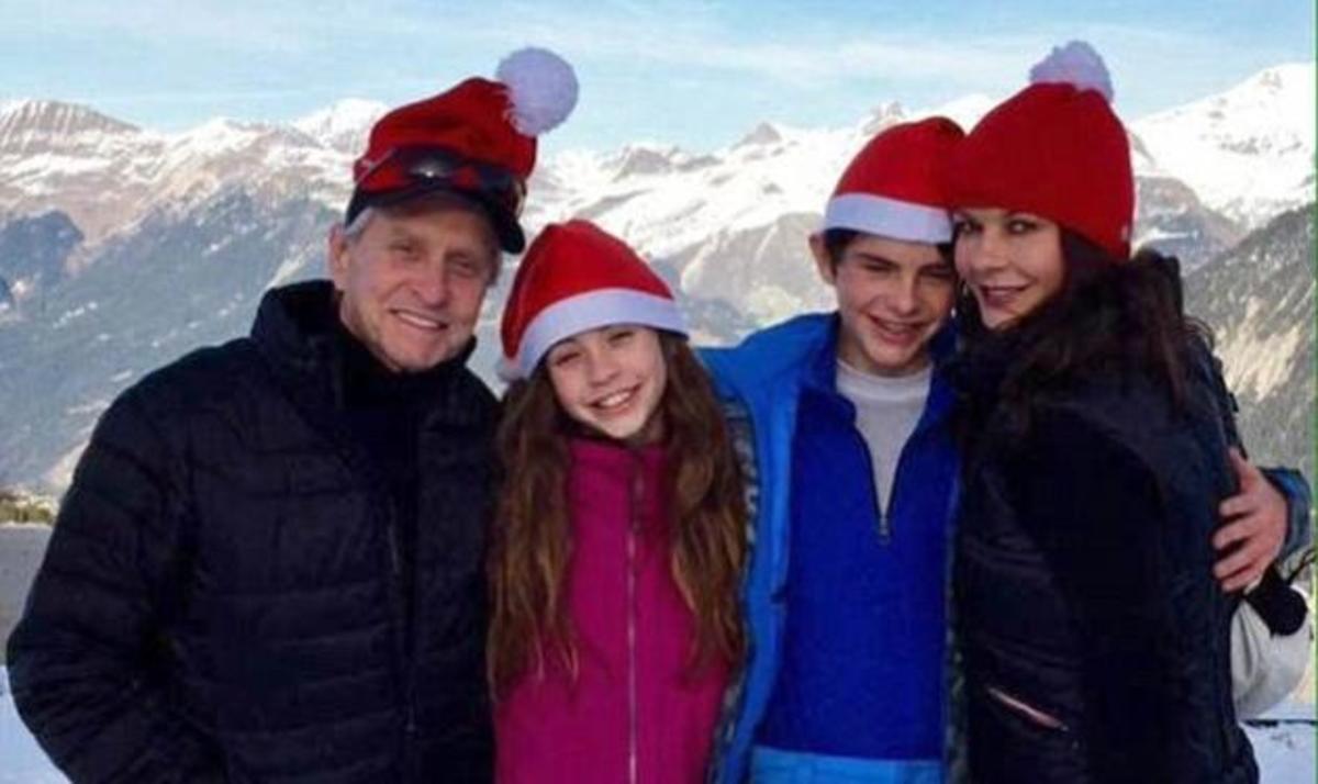 Catherine Zeta – Jones – Michael Douglas: Χλιδάτες διακοπές στις Άλπεις