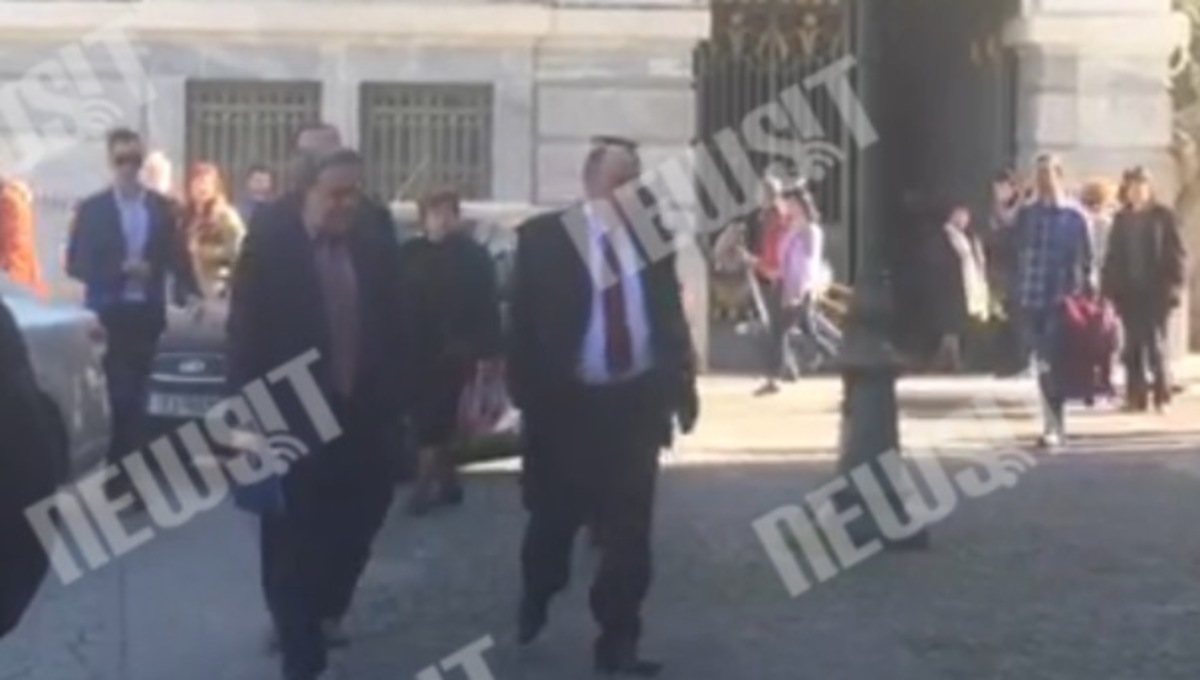 Αποδοκιμασίες στον Γιώργο Κατρούγκαλο