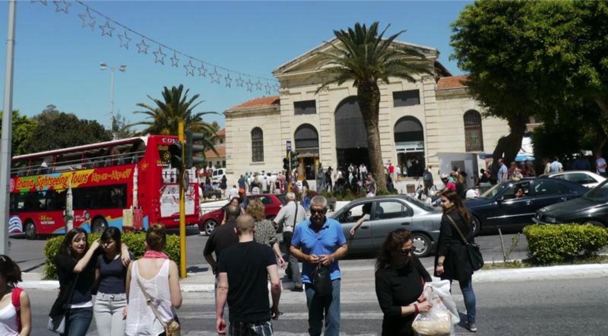Στους δρόμους οι κάτοικοι των Χανίων μετά τον δυνατό σεισμό
