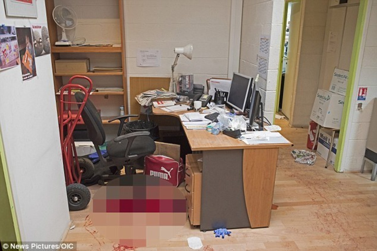 Δεν πρόλαβαν να αντιδράσουν! Νέες συγκλονιστικές φωτογραφίες από το εσωτερικό των γραφείων του Charlie Hebdo λίγο μετά τη σφαγή!