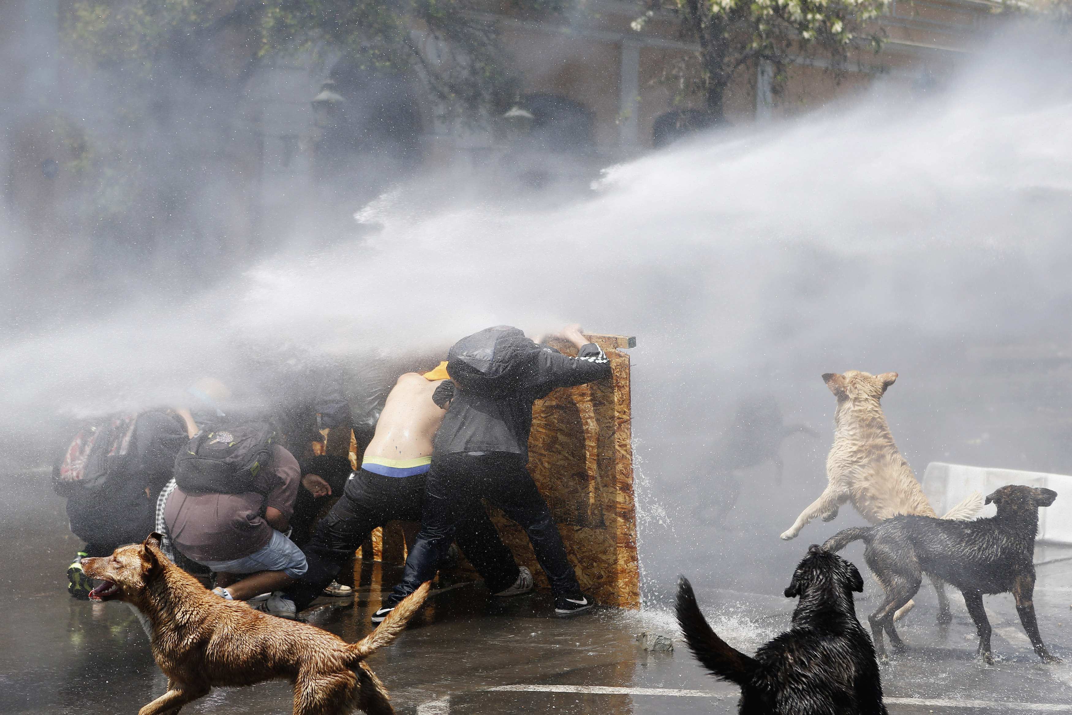 Πεδίο μάχης το κέντρο του Σαντιάγκο (ΦΩΤΟ)