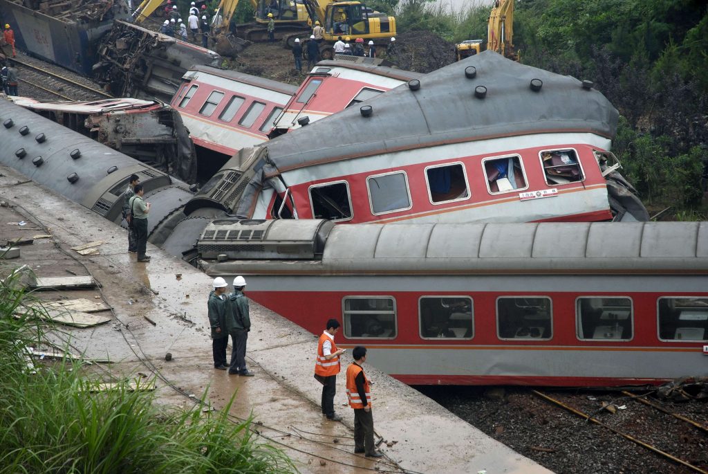 Τουλάχιστον 19 νεκροί σε σιδηροδρομικό δυστύχημα