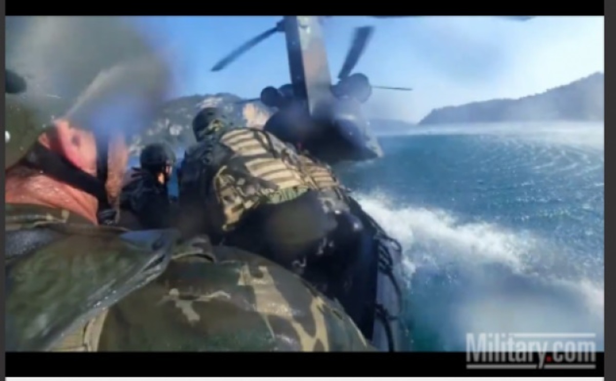 Μπαίνοντας στο Chinook με βάρκα! Βίντεο Ειδικών Δυνάμεων